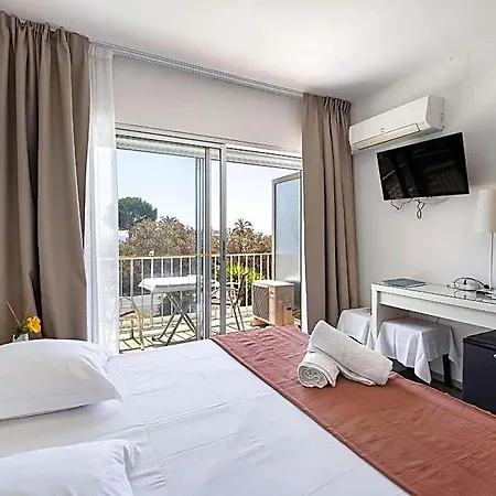 Otel Le Golfe Bleu 2*